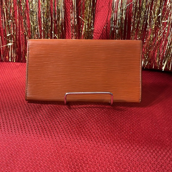 Louis Vuitton Brown Wallet with Flap Closure and Textured Leather w/ COA - Picture 4 of 13